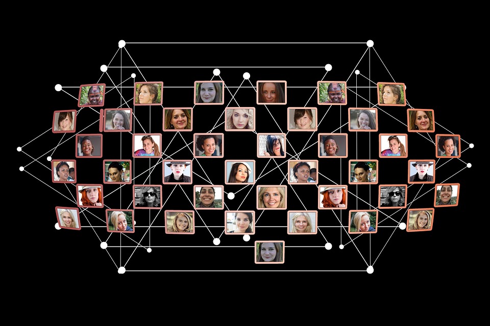 women-2679748_960_720